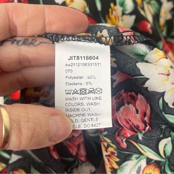 Floral Print Short Sleeve Blouse - Picture 2 of 3